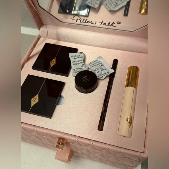 PILLOW TALK DREAMS COME TRUE
LIMITED EDITION MAKEUP KIT - Picture 5 of 9